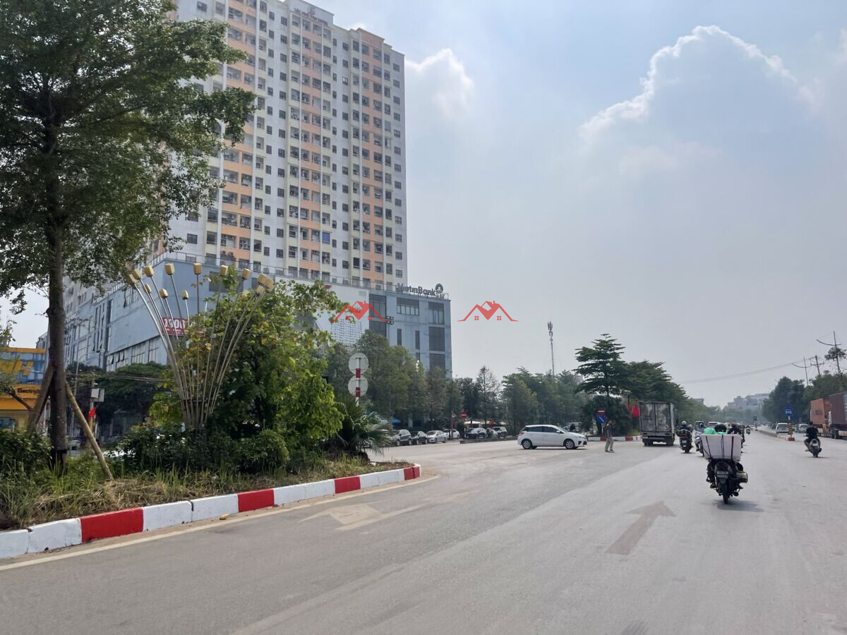 70,6m2 lô góc 2 mặt đường .QL6A Chúc Sơn. Chương Mỹ